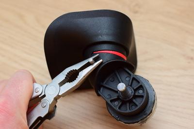 Držák dvojitého kolečka s pojistným kolíkem.