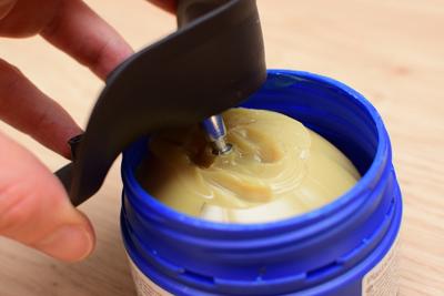 Trn namažeme vazelínou.