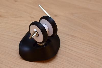 Osičku utáhneme dvěma inbusovými klíči.