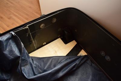 Rozepnutá vnitřní stélka odkrývá přístup ke kolečku