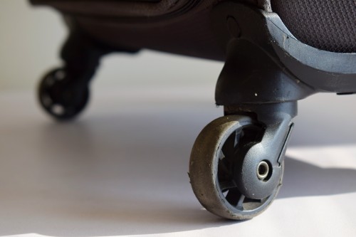 Kufr s otočnými kolečky