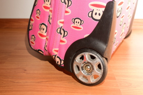 Kufr se stranovými kolečky